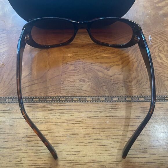 Chic Sunglasses & Case Nice Fit! main image 9